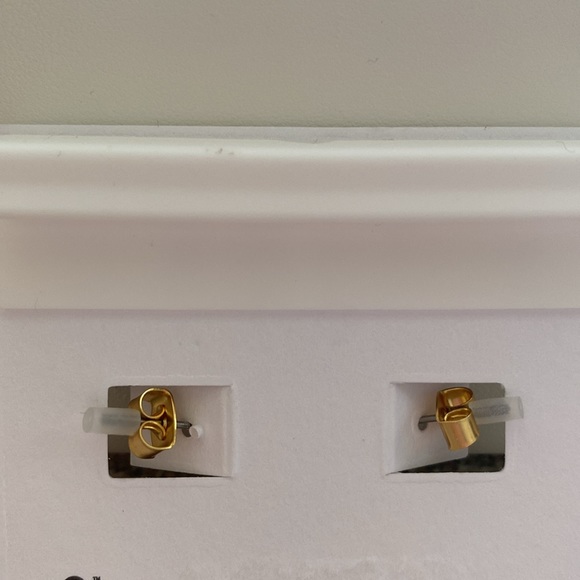 🌼MADEWELL Seed Bead Daisy Hoop Earrings 🌼 - Picture 3 of 9